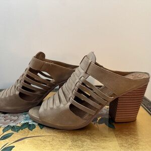 Chic Tan Strappy Heeled Sandals